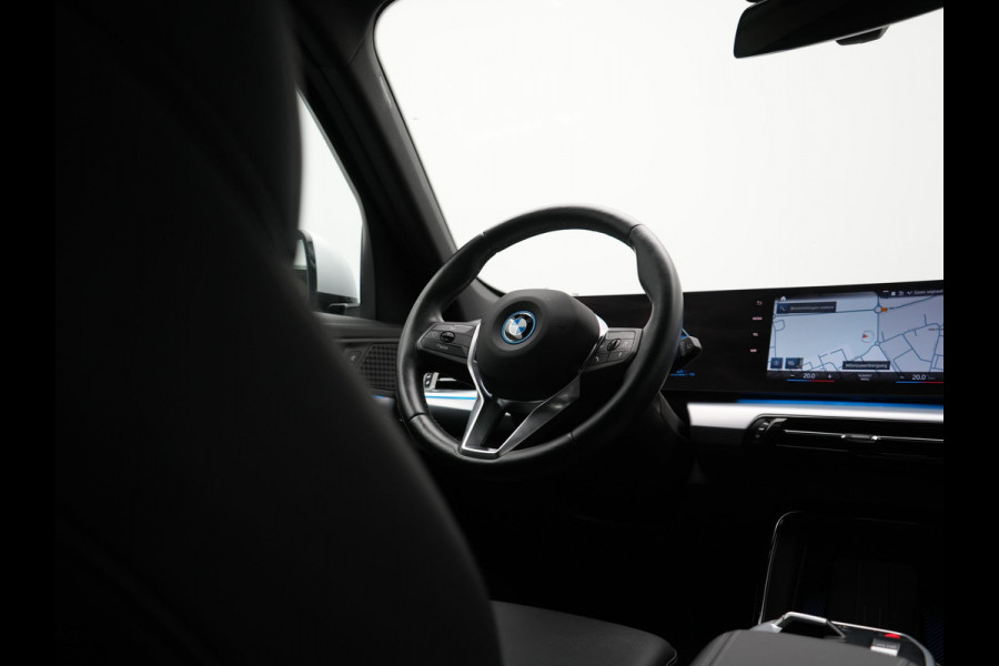 BMW X1 xDrive30e X Line PHEV 327pk Dealer O.H. | Camera | Lederen Sportstoelen & Stuur Verwarmd | Sfeerverlichting | Apple Carplay | Blis | Keyless | Navigatie | DAB | Cruise Control | 20"L.M | Plug In Hybrid |