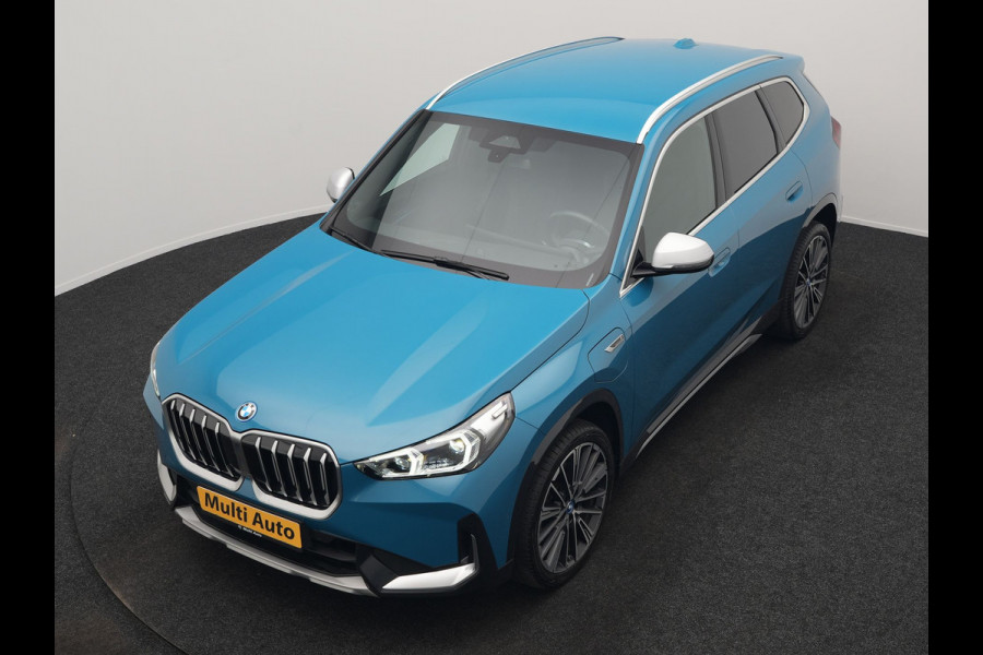 BMW X1 xDrive30e X Line PHEV 327pk Dealer O.H. | Camera | Lederen Sportstoelen & Stuur Verwarmd | Sfeerverlichting | Apple Carplay | Blis | Keyless | Navigatie | DAB | Cruise Control | 20"L.M | Plug In Hybrid |