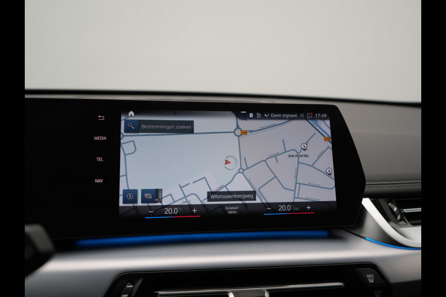 BMW X1 xDrive30e X Line PHEV 327pk Dealer O.H. | Camera | Lederen Sportstoelen & Stuur Verwarmd | Sfeerverlichting | Apple Carplay | Blis | Keyless | Navigatie | DAB | Cruise Control | 20"L.M | Plug In Hybrid |
