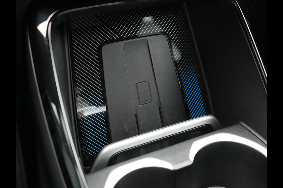 BMW X1 xDrive30e X Line PHEV 327pk Dealer O.H. | Camera | Lederen Sportstoelen & Stuur Verwarmd | Sfeerverlichting | Apple Carplay | Blis | Keyless | Navigatie | DAB | Cruise Control | 20"L.M | Plug In Hybrid |