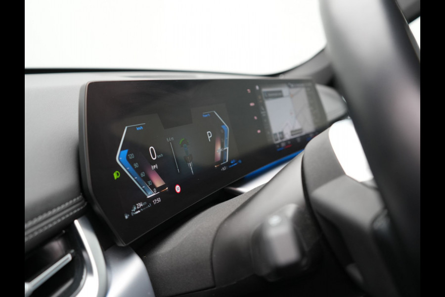 BMW X1 xDrive30e X Line PHEV 327pk Dealer O.H. | Camera | Lederen Sportstoelen & Stuur Verwarmd | Sfeerverlichting | Apple Carplay | Blis | Keyless | Navigatie | DAB | Cruise Control | 20"L.M | Plug In Hybrid |