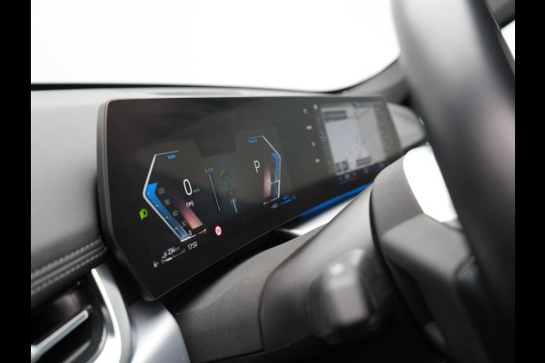 BMW X1 xDrive30e X Line PHEV 327pk Dealer O.H. | Camera | Lederen Sportstoelen & Stuur Verwarmd | Sfeerverlichting | Apple Carplay | Blis | Keyless | Navigatie | DAB | Cruise Control | 20"L.M | Plug In Hybrid |