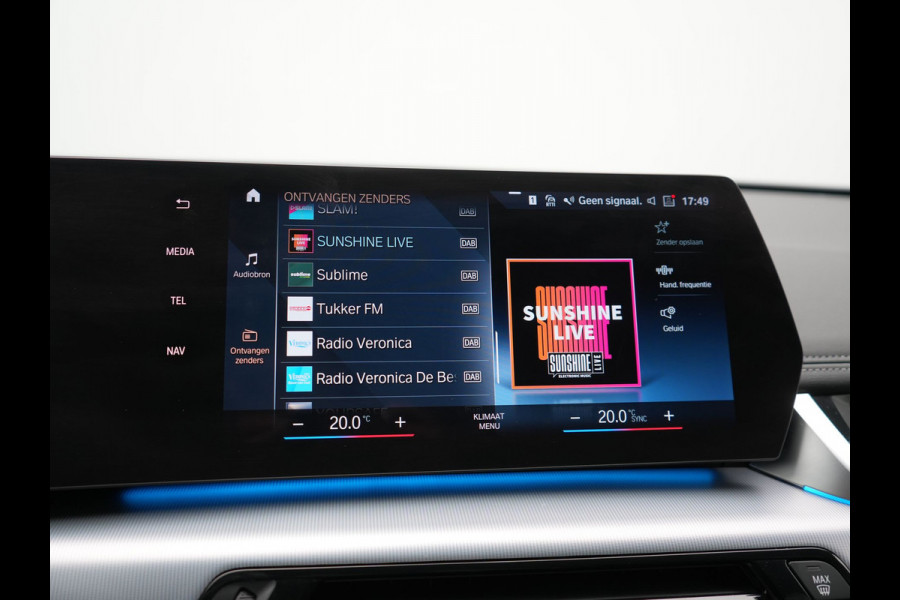 BMW X1 xDrive30e X Line PHEV 327pk Dealer O.H. | Camera | Lederen Sportstoelen & Stuur Verwarmd | Sfeerverlichting | Apple Carplay | Blis | Keyless | Navigatie | DAB | Cruise Control | 20"L.M | Plug In Hybrid |