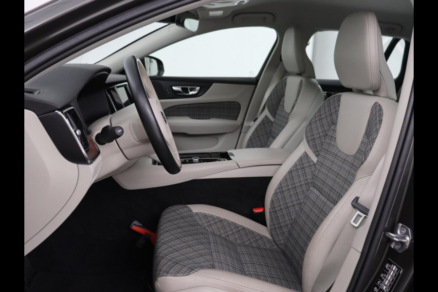 Volvo V60 2.0 T6 Twin Engine AWD Momentum Pro | SOH 88% | Stoelverwarming | Adaptive cruise | Carplay | Half leder | Navigatie | Full LED | Parkeerhulp | Climate control | Bluetooth | PHEV | Plug In