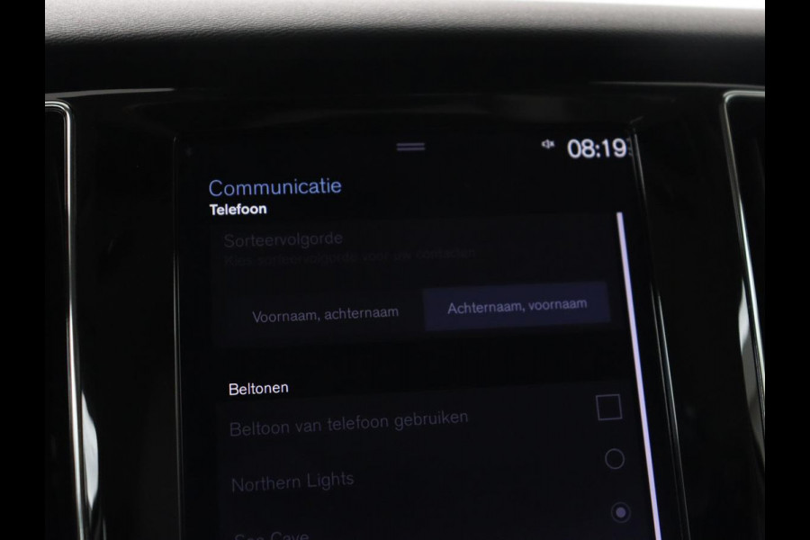 Volvo V60 2.0 T6 Twin Engine AWD Momentum Pro | SOH 88% | Stoelverwarming | Adaptive cruise | Carplay | Half leder | Navigatie | Full LED | Parkeerhulp | Climate control | Bluetooth | PHEV | Plug In