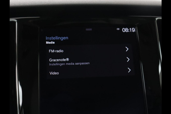 Volvo V60 2.0 T6 Twin Engine AWD Momentum Pro | SOH 88% | Stoelverwarming | Adaptive cruise | Carplay | Half leder | Navigatie | Full LED | Parkeerhulp | Climate control | Bluetooth | PHEV | Plug In