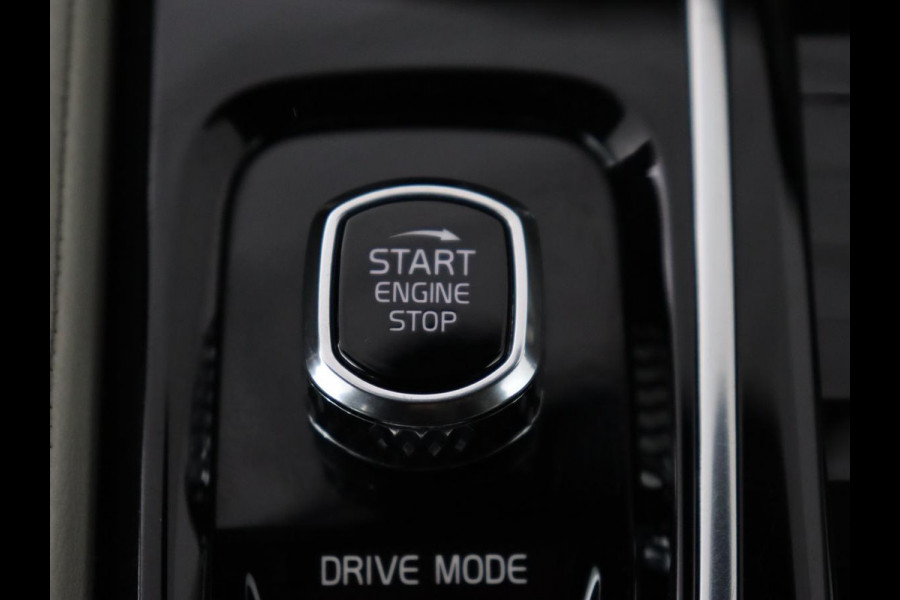 Volvo V60 2.0 T6 Twin Engine AWD Momentum Pro | SOH 88% | Stoelverwarming | Adaptive cruise | Carplay | Half leder | Navigatie | Full LED | Parkeerhulp | Climate control | Bluetooth | PHEV | Plug In