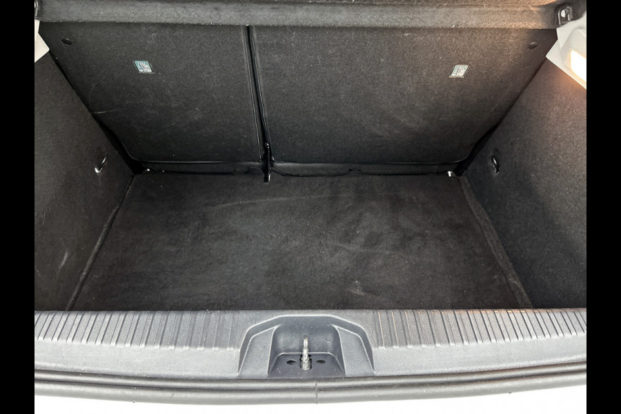 Renault Clio 1.0 TCe Zen / 6Versn. / 5drs./ Pdc./ Airco / Navigatie / Radio multimedia / Apk 04-2027