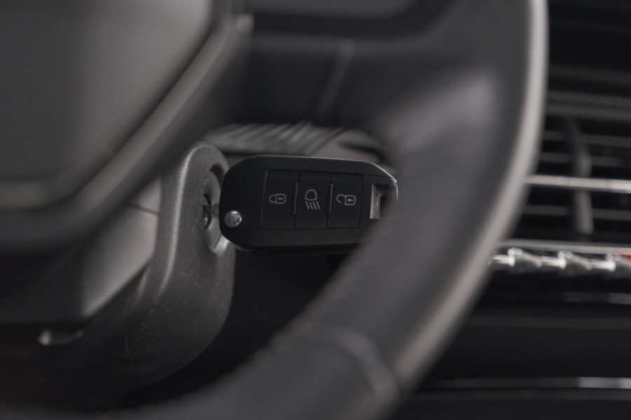 Peugeot 208 PureTech 75 Active Pack | Navigatie | Parkeersensoren | Apple Carplay | Allseason Banden