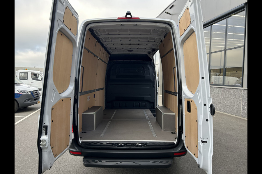 Mercedes-Benz Sprinter 317 CDI L2 H2 Pro Facelift / MBUX / Navigatie / Camera / Geveerde stoel / Cruise control / Airco / 270 Graden achterdeuren