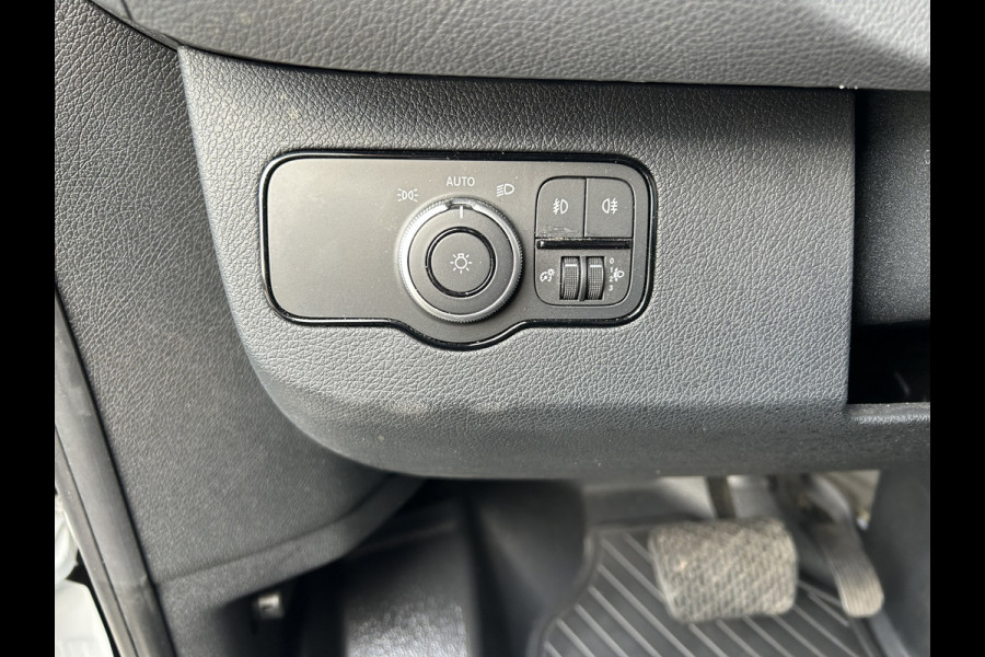 Mercedes-Benz Sprinter 317 CDI L2 H2 Pro Facelift / MBUX / Navigatie / Camera / Geveerde stoel / Cruise control / Airco / 270 Graden achterdeuren