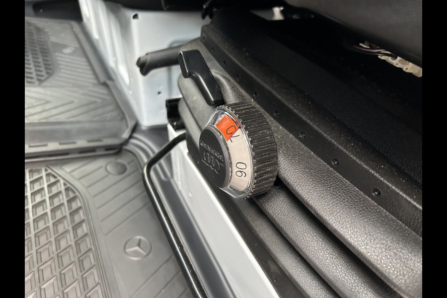 Mercedes-Benz Sprinter 317 CDI L2 H2 Pro Facelift / MBUX / Navigatie / Camera / Geveerde stoel / Cruise control / Airco / 270 Graden achterdeuren