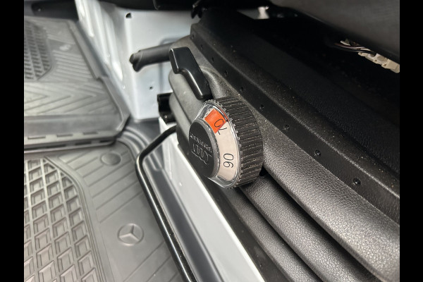 Mercedes-Benz Sprinter 317 CDI L2 H2 Pro Facelift / MBUX / Navigatie / Camera / Geveerde stoel / Cruise control / Airco / 270 Graden achterdeuren