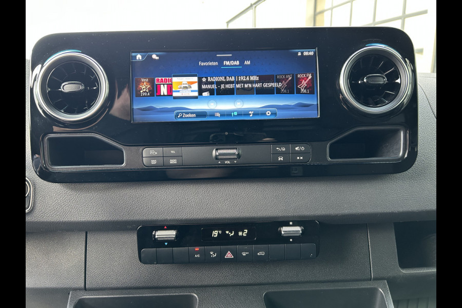 Mercedes-Benz Sprinter 317 CDI L2 H2 Pro Facelift / MBUX / Navigatie / Camera / Geveerde stoel / Cruise control / Airco / 270 Graden achterdeuren