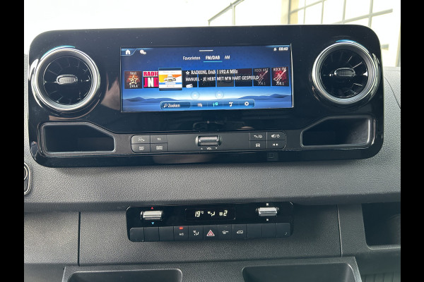 Mercedes-Benz Sprinter 317 CDI L2 H2 Pro Facelift / MBUX / Navigatie / Camera / Geveerde stoel / Cruise control / Airco / 270 Graden achterdeuren