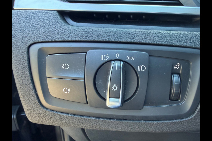 BMW X1 SDrive20i AUTOMAAT 192 pk Orange Sport Edition, lederen sportinterieur,stoelverwarming, elect achterklep, NL auto met nap