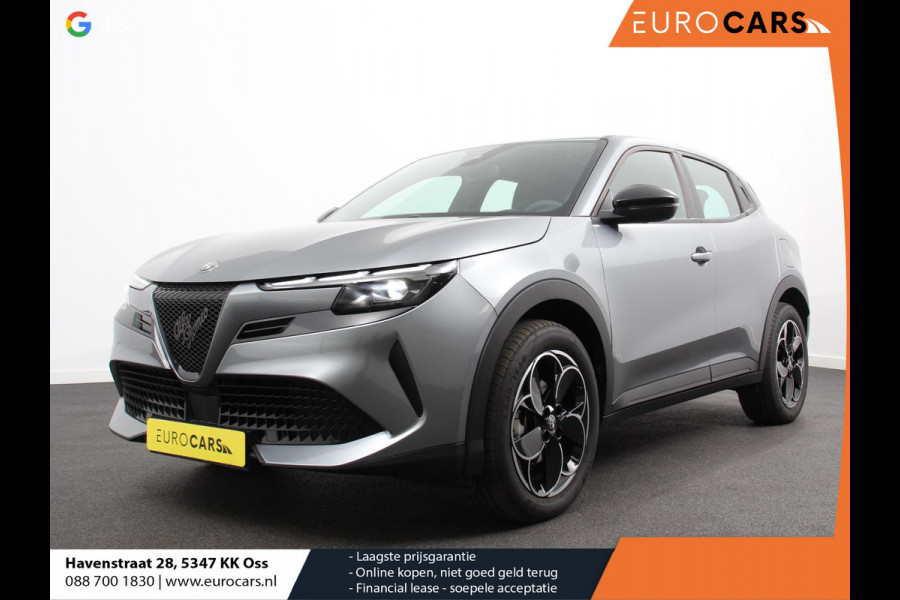 Alfa Romeo junior Elettrica Automaat 156PK Adaptieve Cruise Control LMV 18 inch Full Led Matrix Parkeer sensoren Navigatie Apple Carplay / Android auto  Climate Control