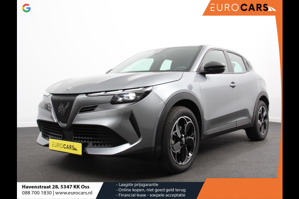 Alfa Romeo junior Elettrica Automaat 156PK Adaptieve Cruise Control LMV 18 inch Full Led Matrix Parkeer sensoren Navigatie Apple Carplay / Android auto  Climate Control