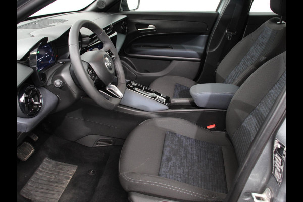 Alfa Romeo junior Elettrica Automaat 156PK Adaptieve Cruise Control LMV 18 inch Full Led Matrix Parkeer sensoren Navigatie Apple Carplay / Android auto  Climate Control