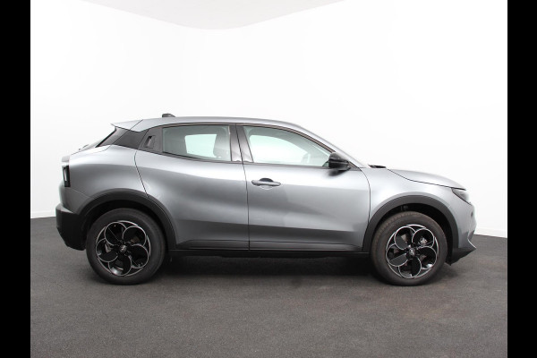 Alfa Romeo junior Elettrica Automaat 156PK Adaptieve Cruise Control LMV 18 inch Full Led Matrix Parkeer sensoren Navigatie Apple Carplay / Android auto  Climate Control