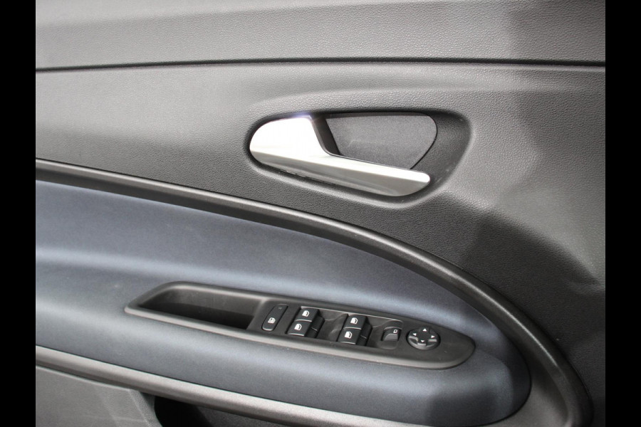 Alfa Romeo junior Elettrica Automaat 156PK Adaptieve Cruise Control LMV 18 inch Full Led Matrix Parkeer sensoren Navigatie Apple Carplay / Android auto  Climate Control