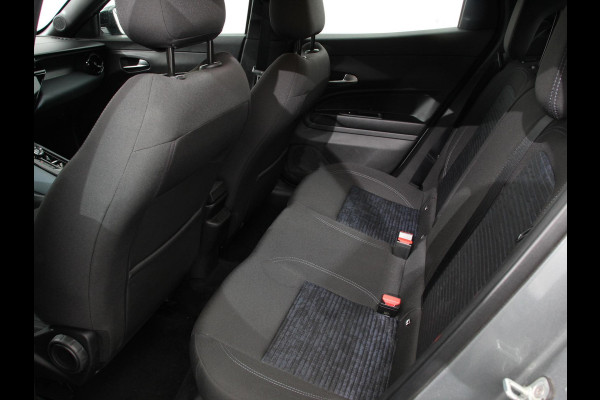 Alfa Romeo junior Elettrica Automaat 156PK Adaptieve Cruise Control LMV 18 inch Full Led Matrix Parkeer sensoren Navigatie Apple Carplay / Android auto  Climate Control