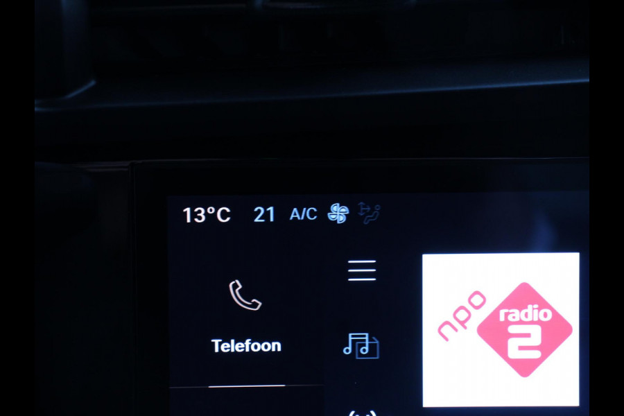 Alfa Romeo junior Elettrica Automaat 156PK Adaptieve Cruise Control LMV 18 inch Full Led Matrix Parkeer sensoren Navigatie Apple Carplay / Android auto  Climate Control