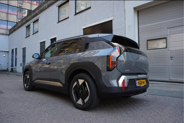 Kia EV3 Plus 81.4 kWh | Adaptieve cruise + Lane dep | 605km WLTP | Apple Carplay | Verwarde stoelen + stuurwiel | Keyless |