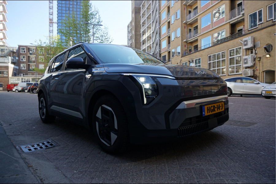 Kia EV3 Plus 81.4 kWh | Adaptieve cruise + Lane dep | 605km WLTP | Apple Carplay | Verwarde stoelen + stuurwiel | Keyless |