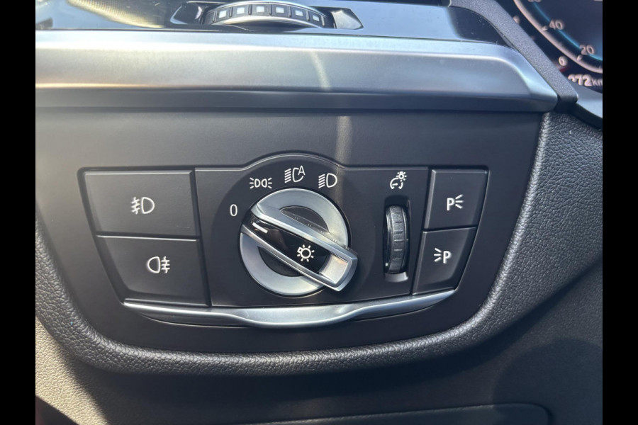 BMW X3 xDrive30e M Sport Plug-in Hybrid 292pk | VOL! | Panormamadak | Adaptive cruise | Trekhaak | M-pakket | Sportstoelen | 21 inch | Head-up Display | Memory seats | Harman Kardon | 360 graden camera | Keyless | Stoelverwarming | Adaptief deming systeem | Draadloos opladen