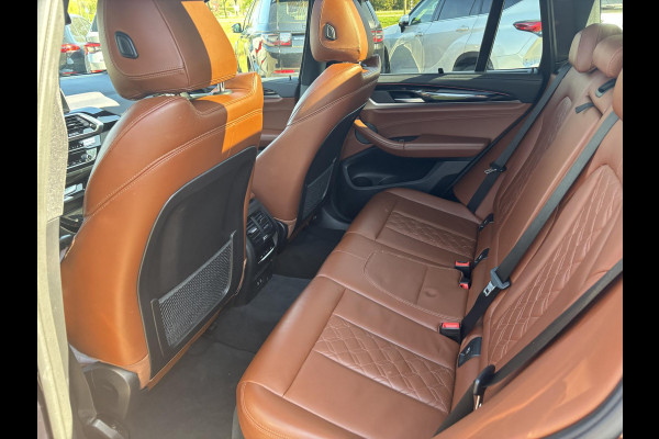 BMW X3 xDrive30e M Sport Plug-in Hybrid 292pk | VOL! | Panormamadak | Adaptive cruise | Trekhaak | M-pakket | Sportstoelen | 21 inch | Head-up Display | Memory seats | Harman Kardon | 360 graden camera | Keyless | Stoelverwarming | Adaptief deming systeem | Draadloos opladen