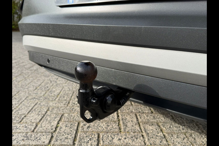 Volkswagen ID.4 Tech Max 77 kWh, VOL OPTIES, panoramadak, electr trekhaak, headup display, matrix led, NL auto met nap