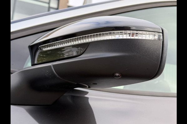 Volkswagen ID.4 Tech Max 77 kWh, VOL OPTIES, panoramadak, electr trekhaak, headup display, matrix led, NL auto met nap