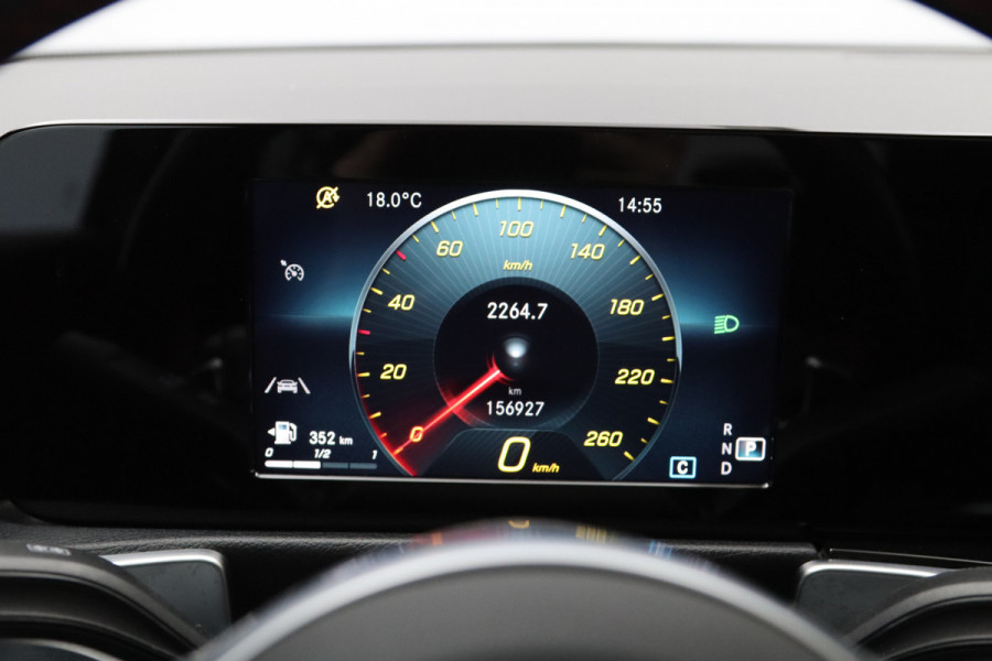 Mercedes-Benz Glb 200 Automaat AMG Line, Panoramadak, Trekhaak, Stoelverwarming