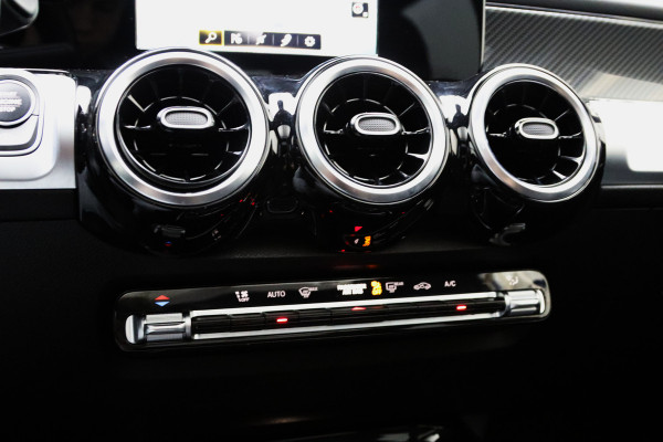 Mercedes-Benz Glb 200 Automaat AMG Line, Panoramadak, Trekhaak, Stoelverwarming