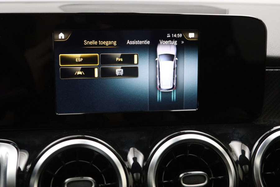 Mercedes-Benz Glb 200 Automaat AMG Line, Panoramadak, Trekhaak, Stoelverwarming