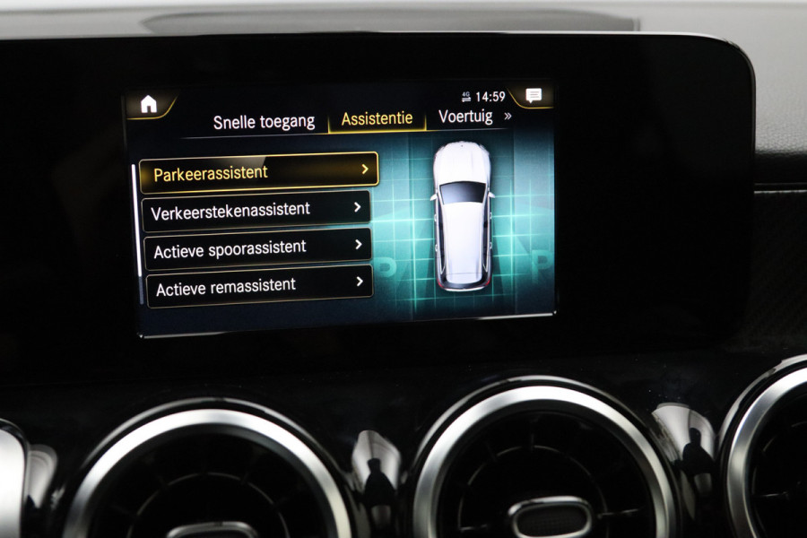 Mercedes-Benz Glb 200 Automaat AMG Line, Panoramadak, Trekhaak, Stoelverwarming