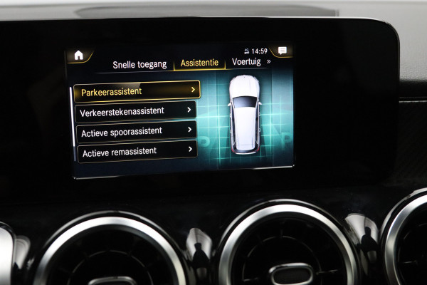 Mercedes-Benz Glb 200 Automaat AMG Line, Panoramadak, Trekhaak, Stoelverwarming