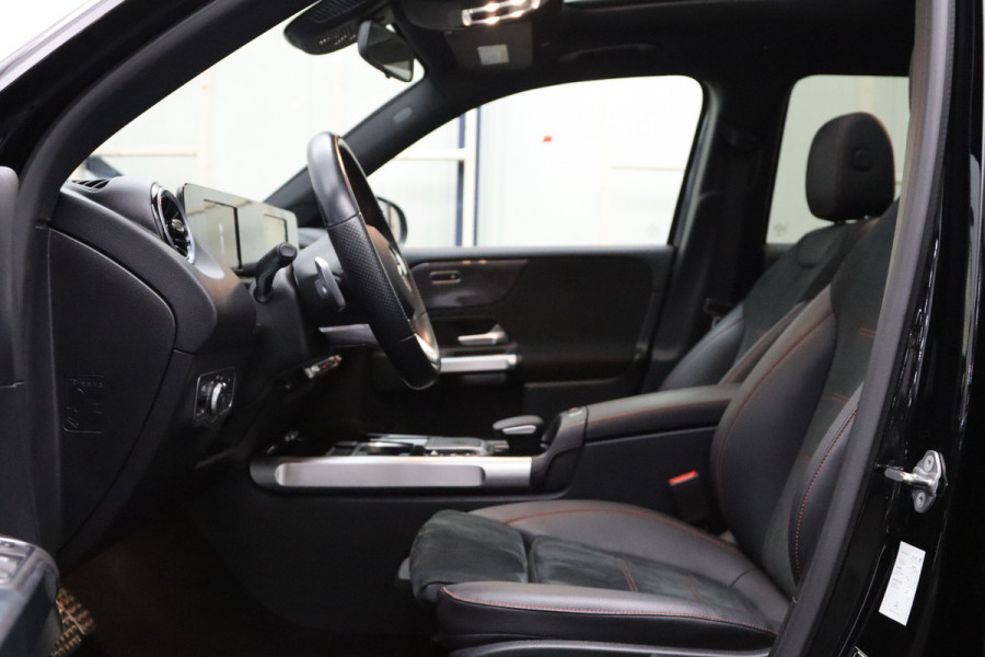 Mercedes-Benz Glb 200 Automaat AMG Line, Panoramadak, Trekhaak, Stoelverwarming