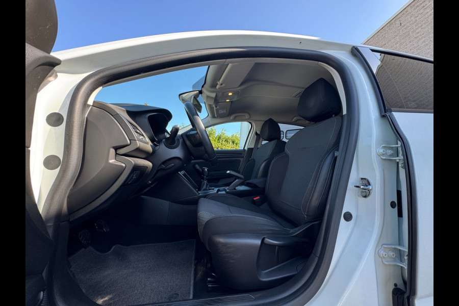Renault Mégane 1.2 TCe Zen PDC / CRUISE / NAVI / STOELVERWARMING / ZWARTE LMV / ECC