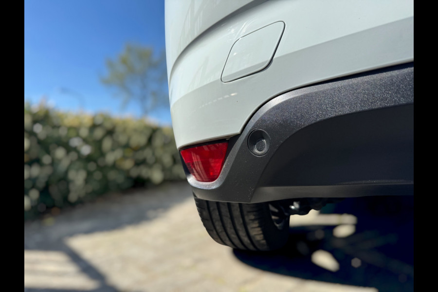 Renault Mégane 1.2 TCe Zen PDC / CRUISE / NAVI / STOELVERWARMING / ZWARTE LMV / ECC