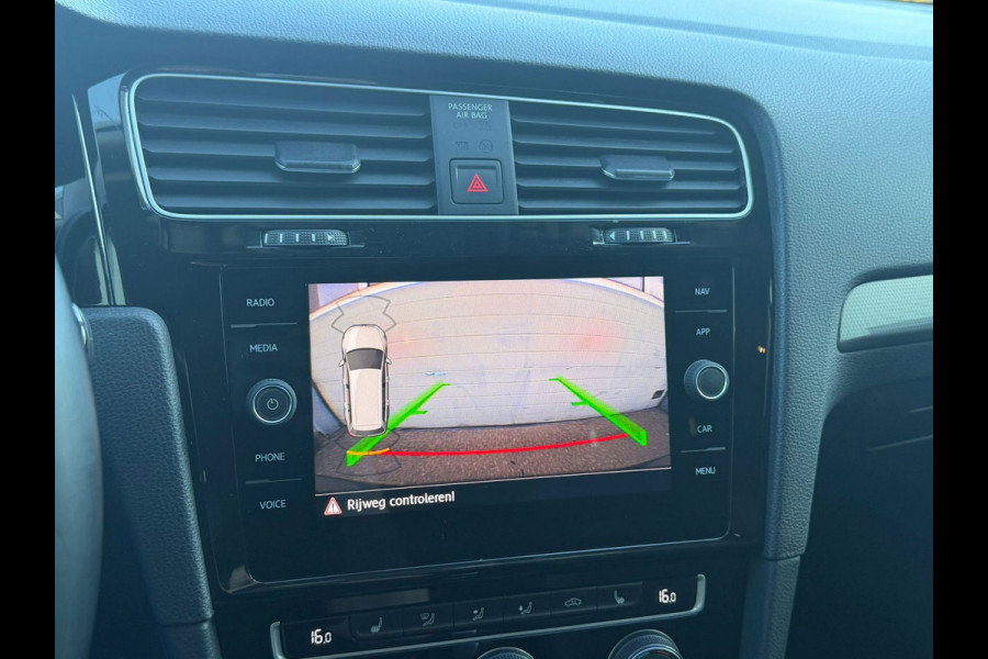 Volkswagen Golf 1.5 TSI AUTOMAAT Comfortline Business, achteruitrijcamera, climaat controle,navigatie, cruise controle