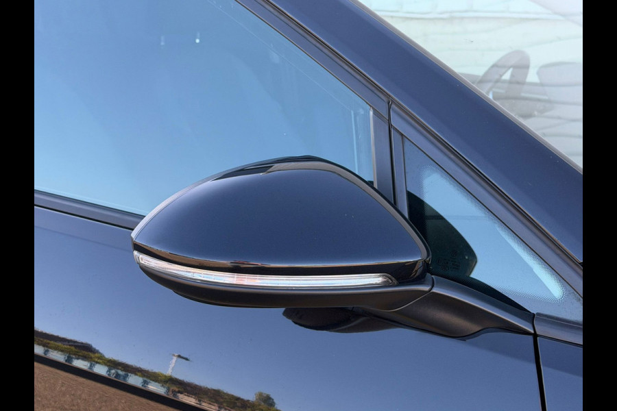 Volkswagen Golf 1.5 TSI AUTOMAAT Comfortline Business, achteruitrijcamera, climaat controle,navigatie, cruise controle