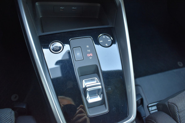 Audi A3 Limousine 30 TFSI edition one Apple Carplay Automaat