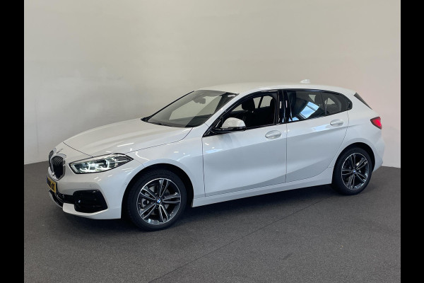 BMW 1-serie 118i Sportline Business Edition Automaat Navigatie Apple Carplay/Android Auto Camera Parkeersensoren Cruise Control Virtual Cockpit Sfeerverlichting Ledverlichting Climate Control Lichtmetalen velgen