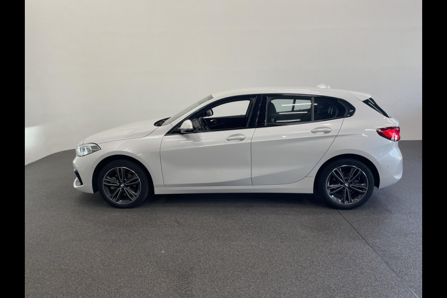 BMW 1-serie 118i Sportline Business Edition Automaat Navigatie Apple Carplay/Android Auto Camera Parkeersensoren Cruise Control Virtual Cockpit Sfeerverlichting Ledverlichting Climate Control Lichtmetalen velgen
