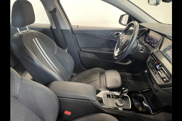 BMW 1-serie 118i Sportline Business Edition Automaat Navigatie Apple Carplay/Android Auto Camera Parkeersensoren Cruise Control Virtual Cockpit Sfeerverlichting Ledverlichting Climate Control Lichtmetalen velgen