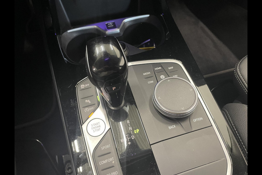 BMW 1-serie 118i Sportline Business Edition Automaat Navigatie Apple Carplay/Android Auto Camera Parkeersensoren Cruise Control Virtual Cockpit Sfeerverlichting Ledverlichting Climate Control Lichtmetalen velgen