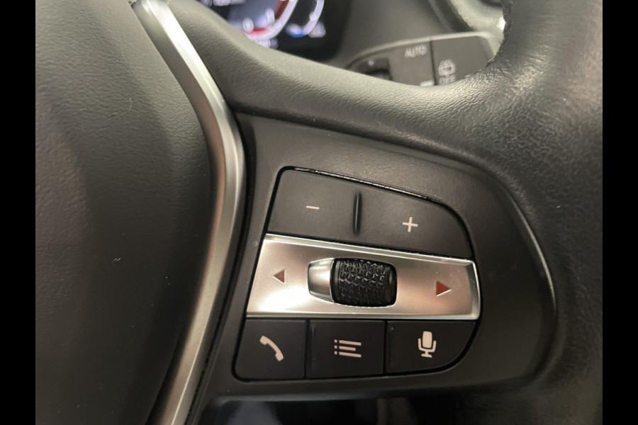 BMW 1-serie 118i Sportline Business Edition Automaat Navigatie Apple Carplay/Android Auto Camera Parkeersensoren Cruise Control Virtual Cockpit Sfeerverlichting Ledverlichting Climate Control Lichtmetalen velgen