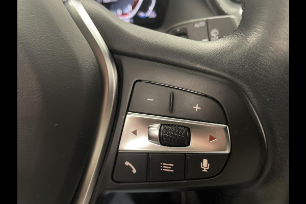 BMW 1-serie 118i Sportline Business Edition Automaat Navigatie Apple Carplay/Android Auto Camera Parkeersensoren Cruise Control Virtual Cockpit Sfeerverlichting Ledverlichting Climate Control Lichtmetalen velgen